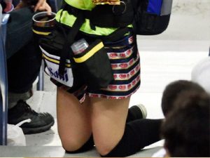 【ビール売り子盗撮エロ画像】野球球場で露出度高い衣装を着た可愛い売り子たち…プロ野球観戦より目当て客急増！？ｗｗ