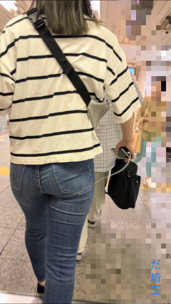 スキニーデニム_デカ尻_街撮り_盗撮_エロ画像08