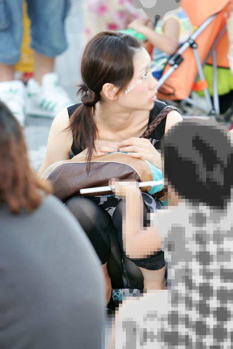 子連れママ_パンチラ_盗撮_エロ画像19