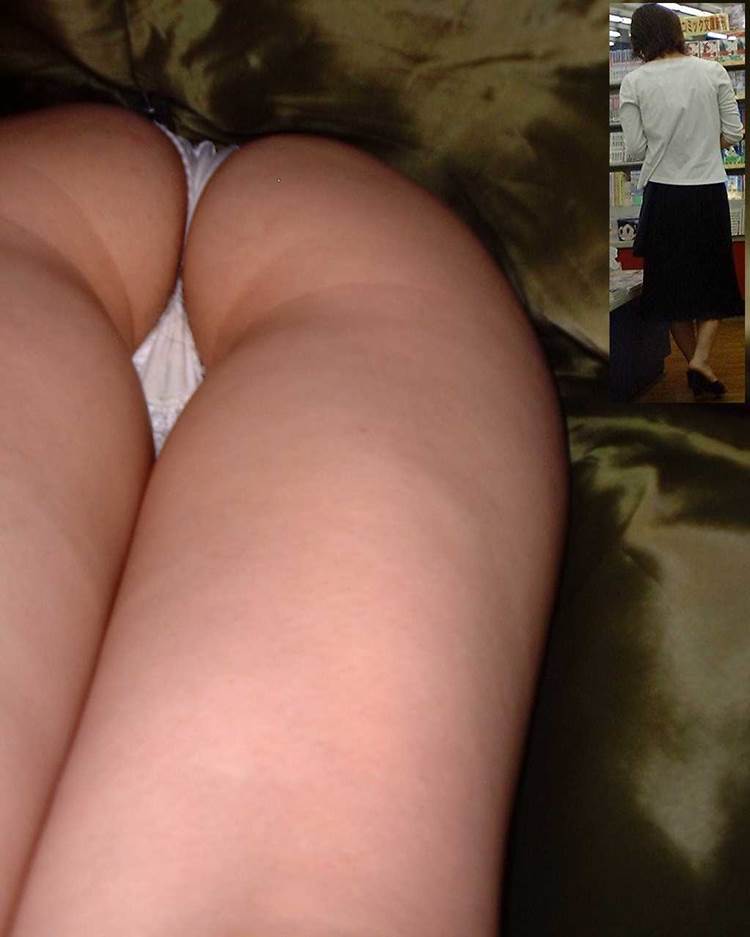 白Tバック_逆さ撮り_盗撮_エロ画像01