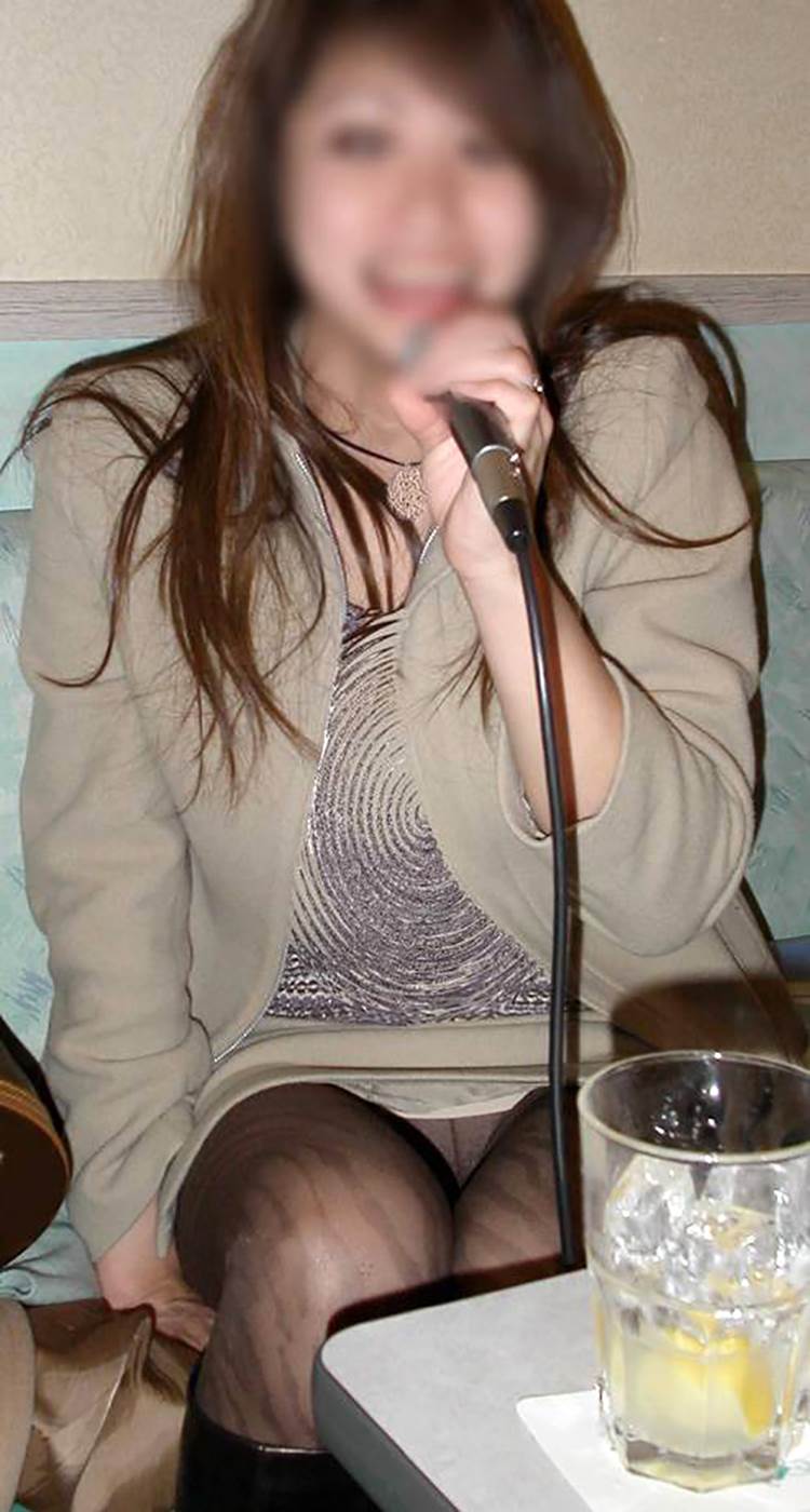 カラオケボックス_素人_パンチラ_エロ画像15