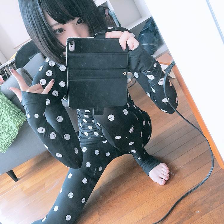 ZOZOスーツ_自撮り_エロ画像02