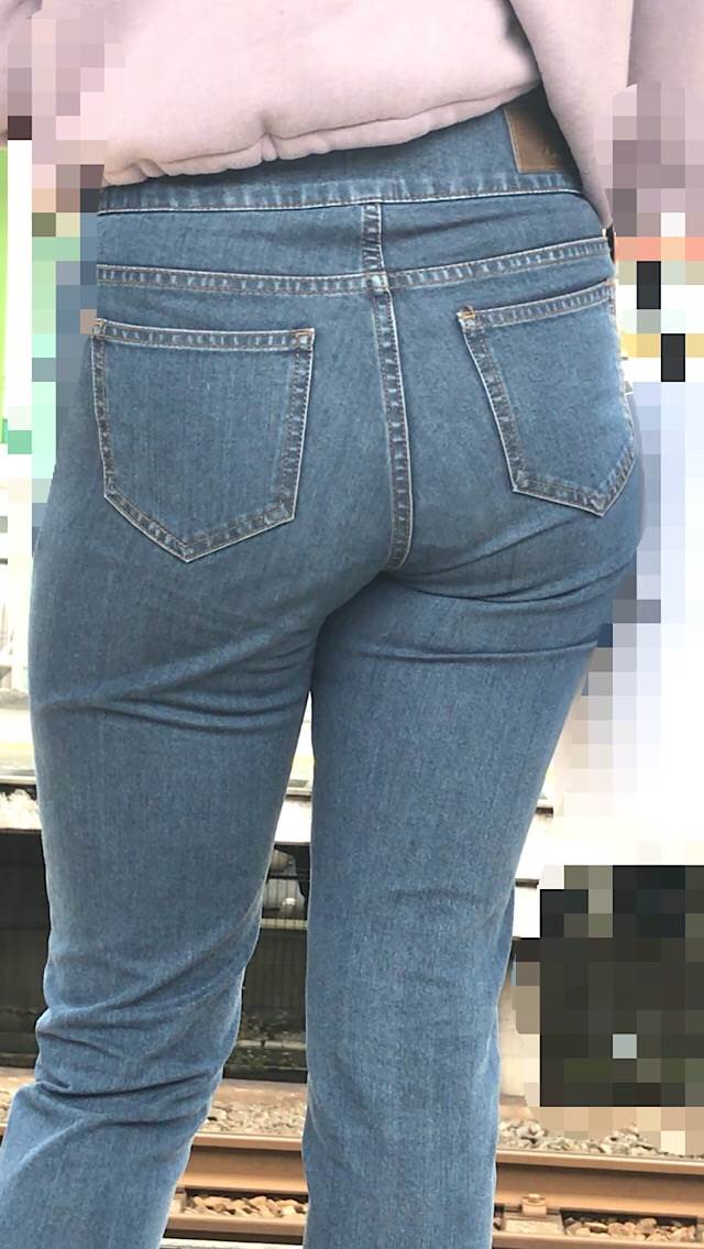 デニム_スキニー_街撮り盗撮_エロ画像11