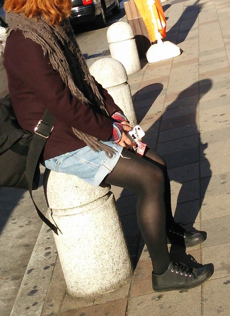 素人_黒タイツ_ホットパンツ_盗撮_エロ画像05