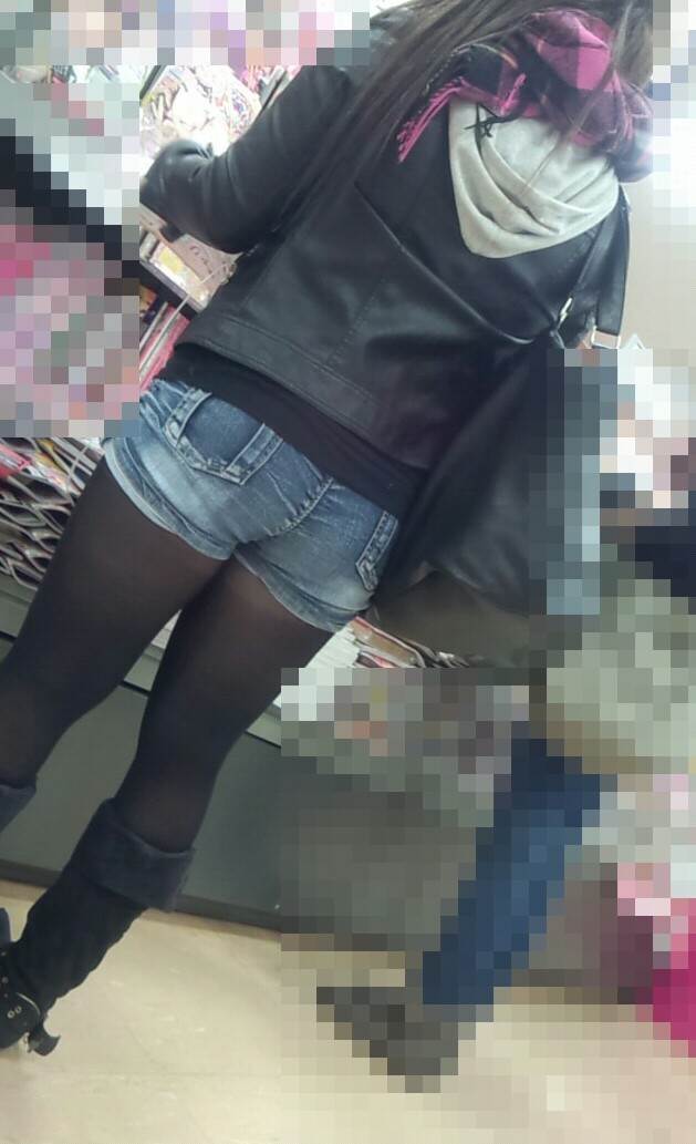 素人_黒タイツ_ホットパンツ_盗撮_エロ画像07