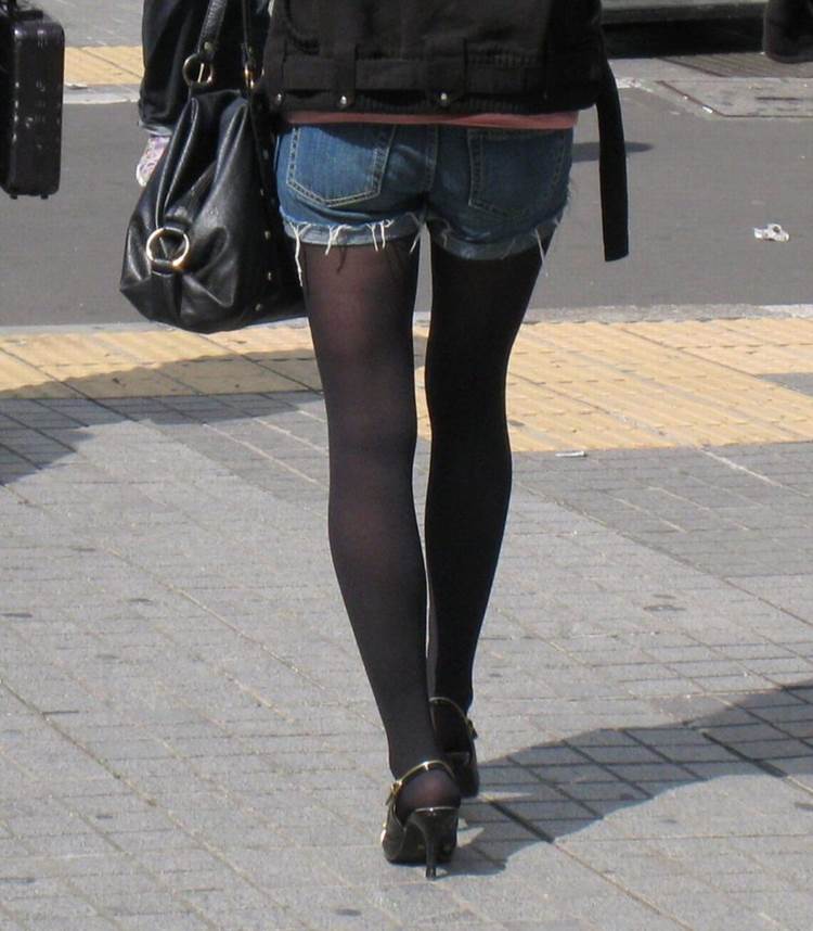 素人_黒タイツ_ホットパンツ_盗撮_エロ画像09