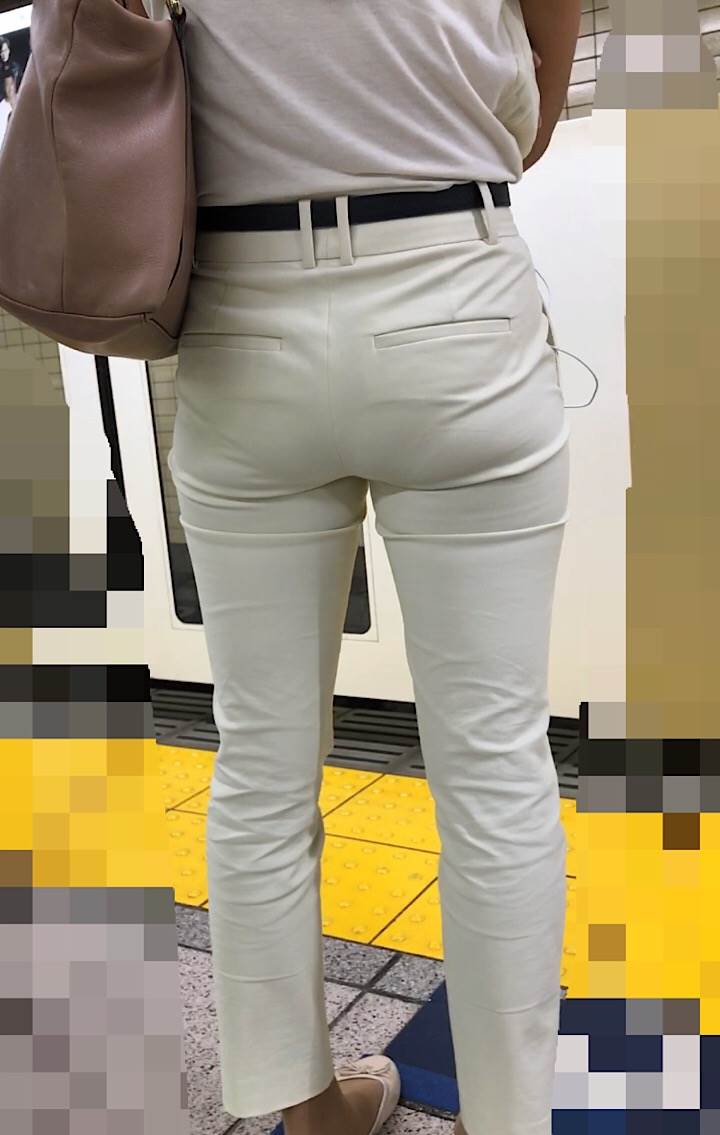 素人_白パンツ_街撮り_盗撮_エロ画像01