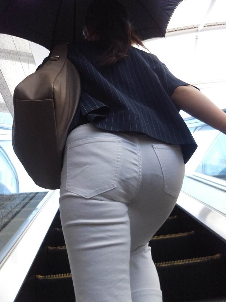 素人_白パンツ_街撮り_盗撮_エロ画像09