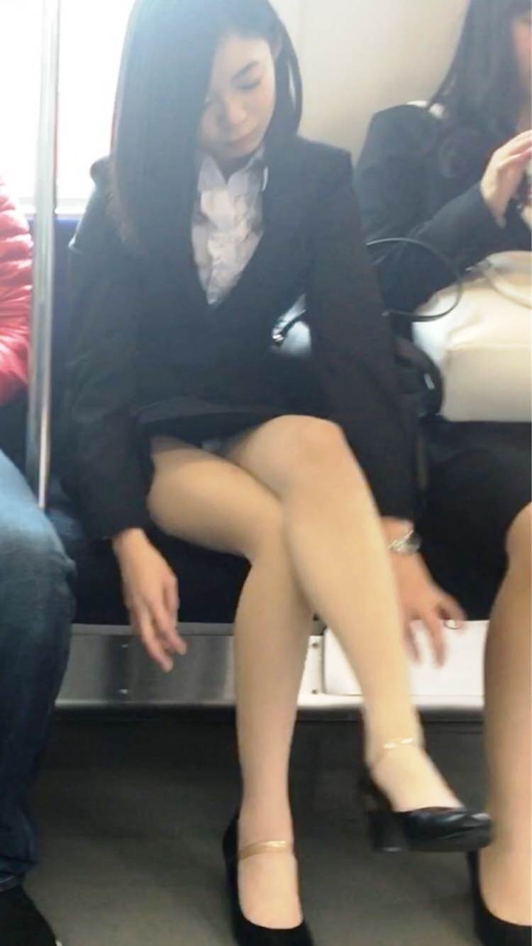 素人_OL_スーツ_電車盗撮_エロ画像09
