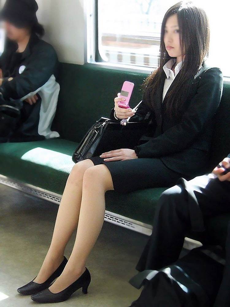 素人_OL_スーツ_電車盗撮_エロ画像17
