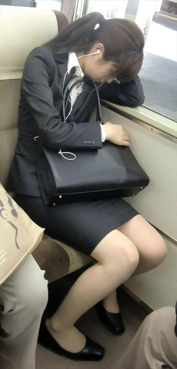 素人_OL_スーツ_電車盗撮_エロ画像20