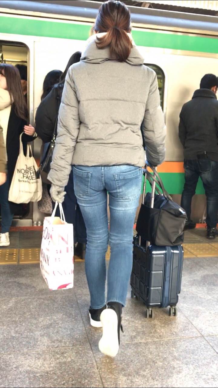 素人_デニム_街撮り_盗撮_エロ画像09