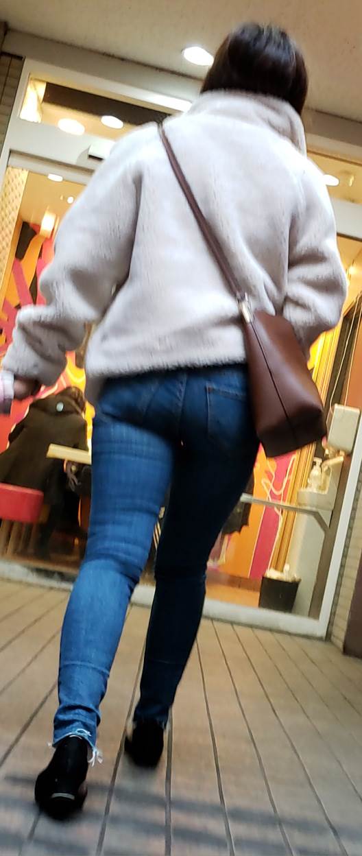 素人_デニム_街撮り_盗撮_エロ画像11