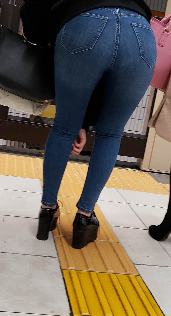 素人_デニム_街撮り_盗撮_エロ画像16