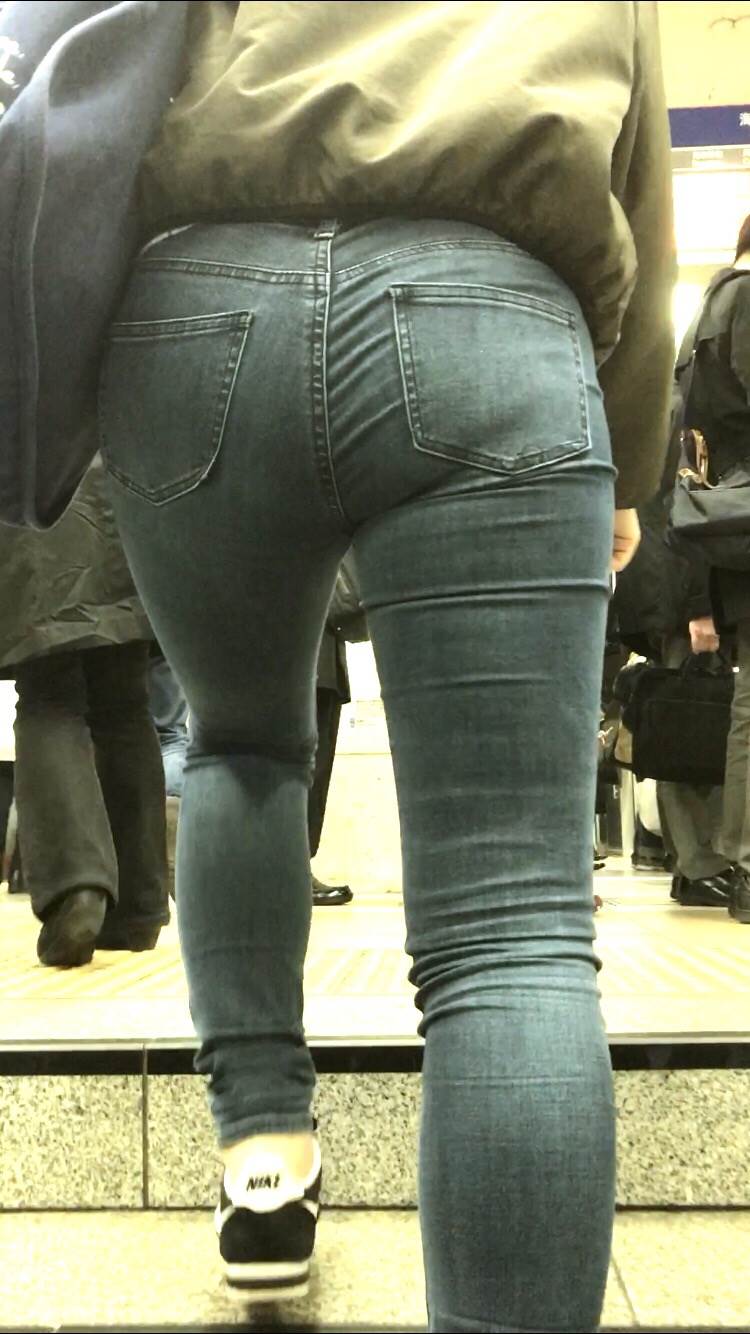 デニム_スキニージーンズ_盗撮_エロ画像13