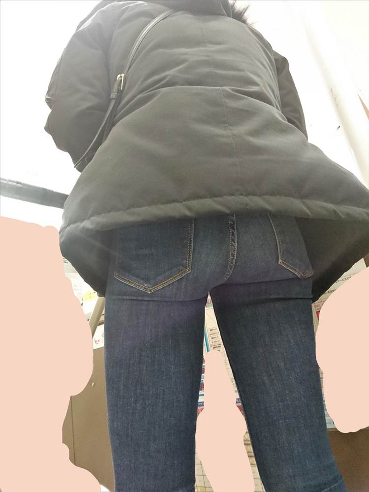 デニム_スキニージーンズ_盗撮_エロ画像19