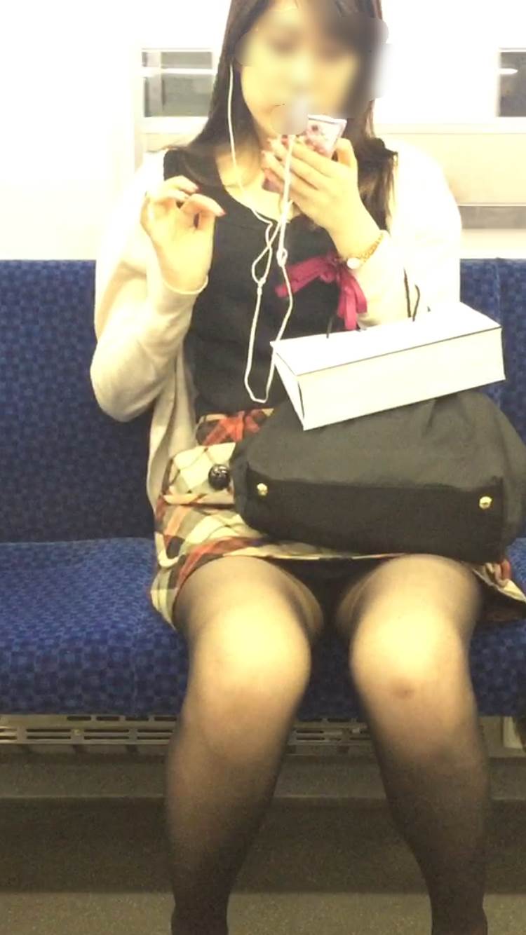 素人_黒パンスト_電車_盗撮_エロ画像04