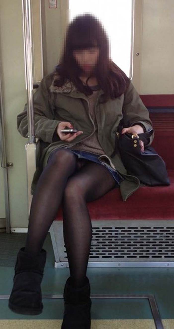 素人_黒パンスト_電車_盗撮_エロ画像06