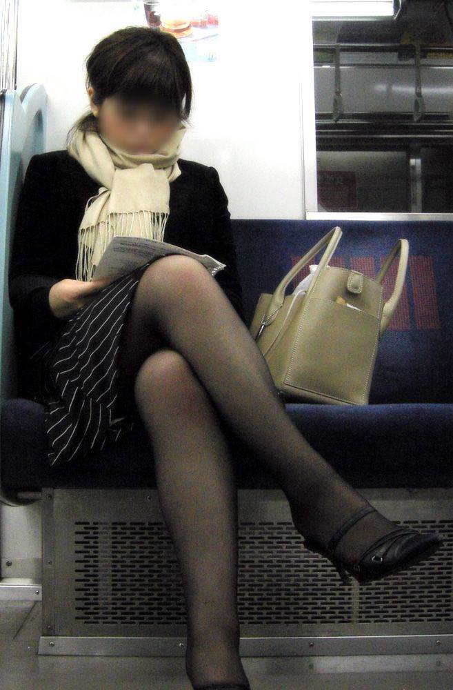 素人_黒パンスト_電車_盗撮_エロ画像16