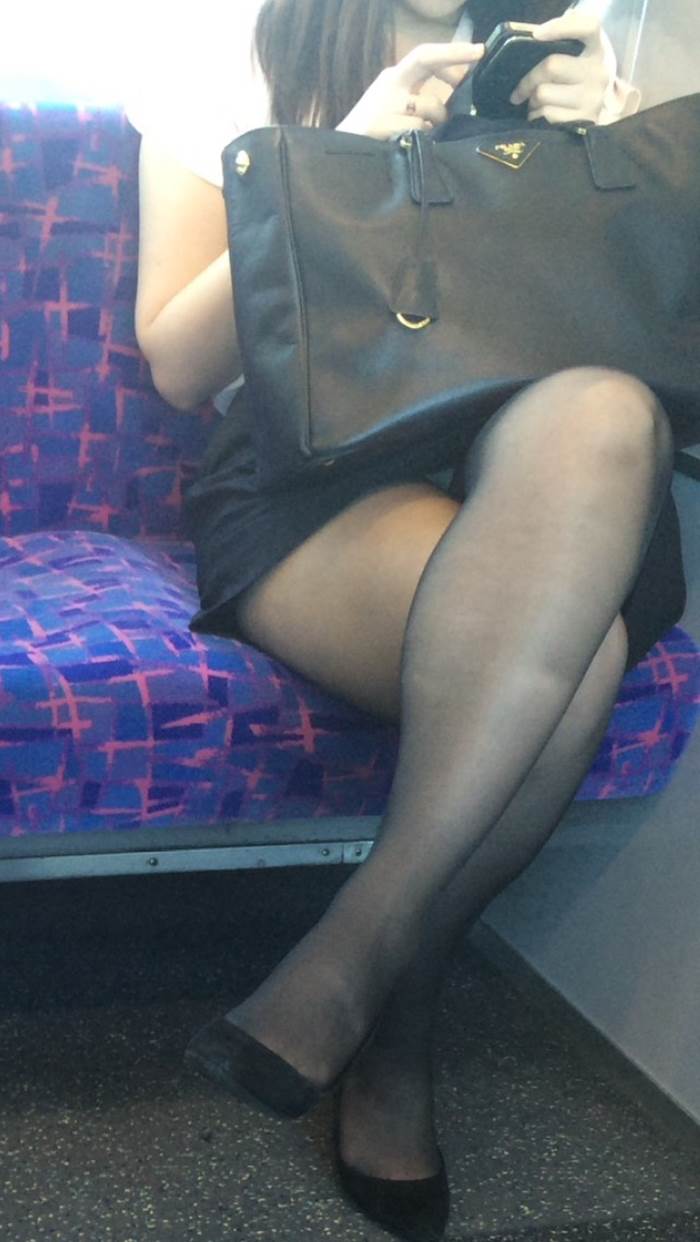 素人_黒パンスト_足組み_電車盗撮_エロ画像12