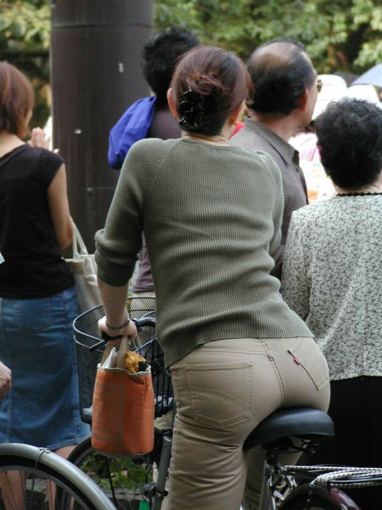 自転車_尻_盗撮_街撮り_エロ画像02