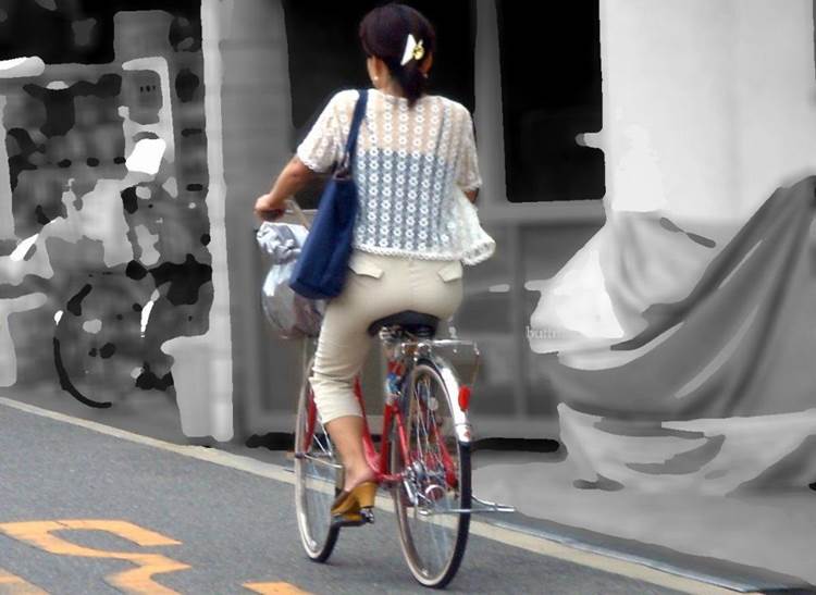 自転車_尻_盗撮_街撮り_エロ画像07