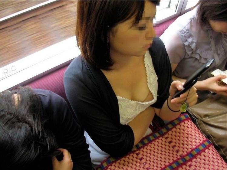 胸チラ_盗撮_エロ画像19