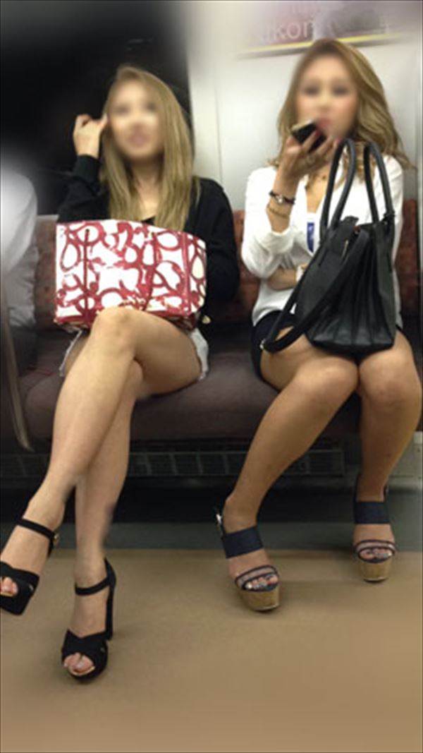 電車_美脚_盗撮_エロ画像18